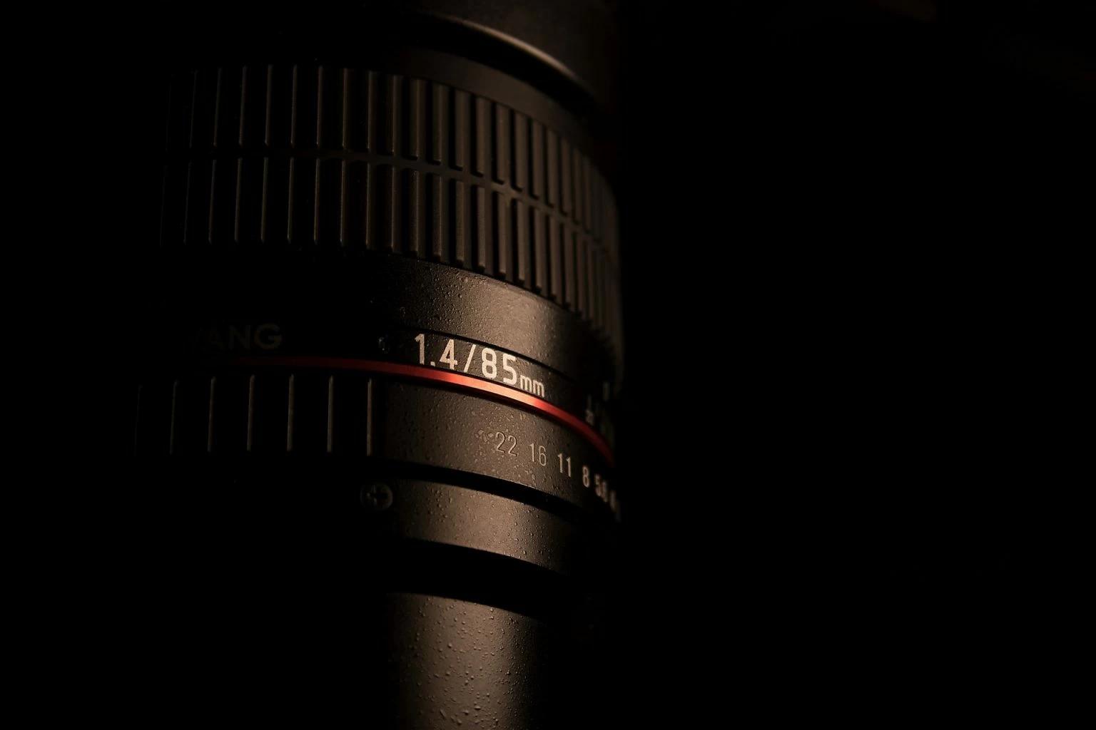 An 85mm 1.4 is great for portraiture and will give great bokeh