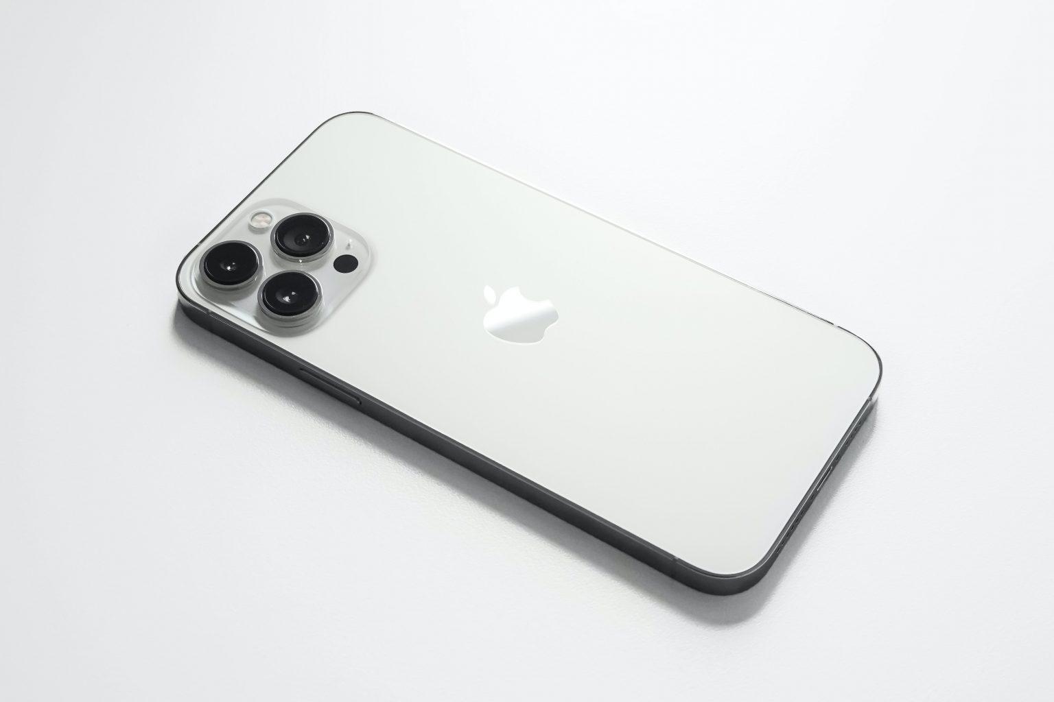 Modern day smartphones attempt to reconcile this by offering the ability to shoot high quality videos from the convenience of your phone, however for professional grade productions, it still doesn’t quite cut it. Photo by Jeremy Bezanger.