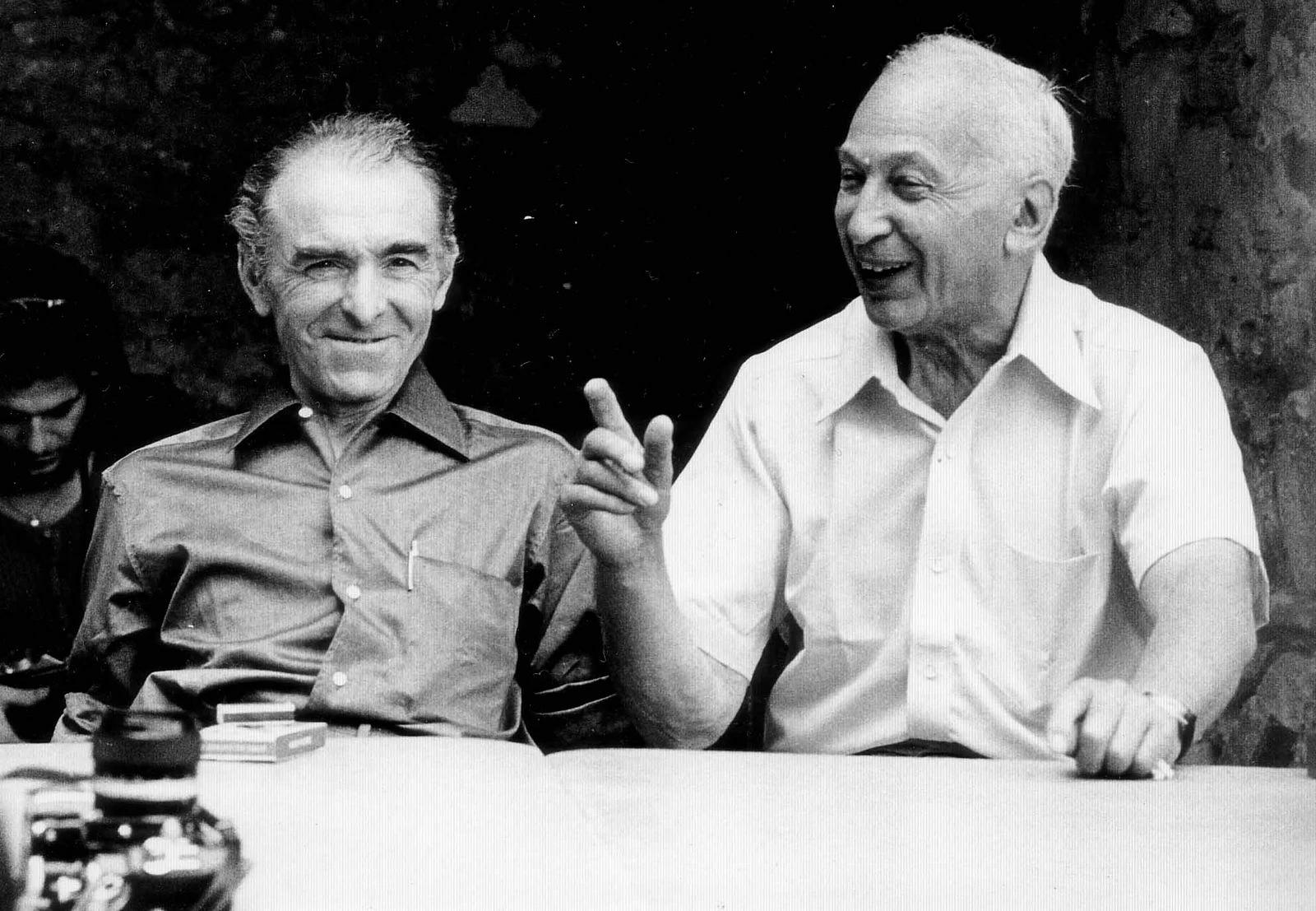 Photographers Robert Doisneau (left) and André Kertész (right) (1975).