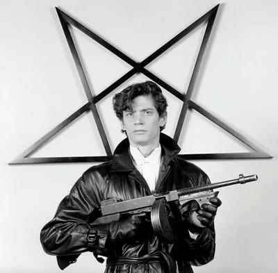 Self portrait by Robert Mapplethorpe.