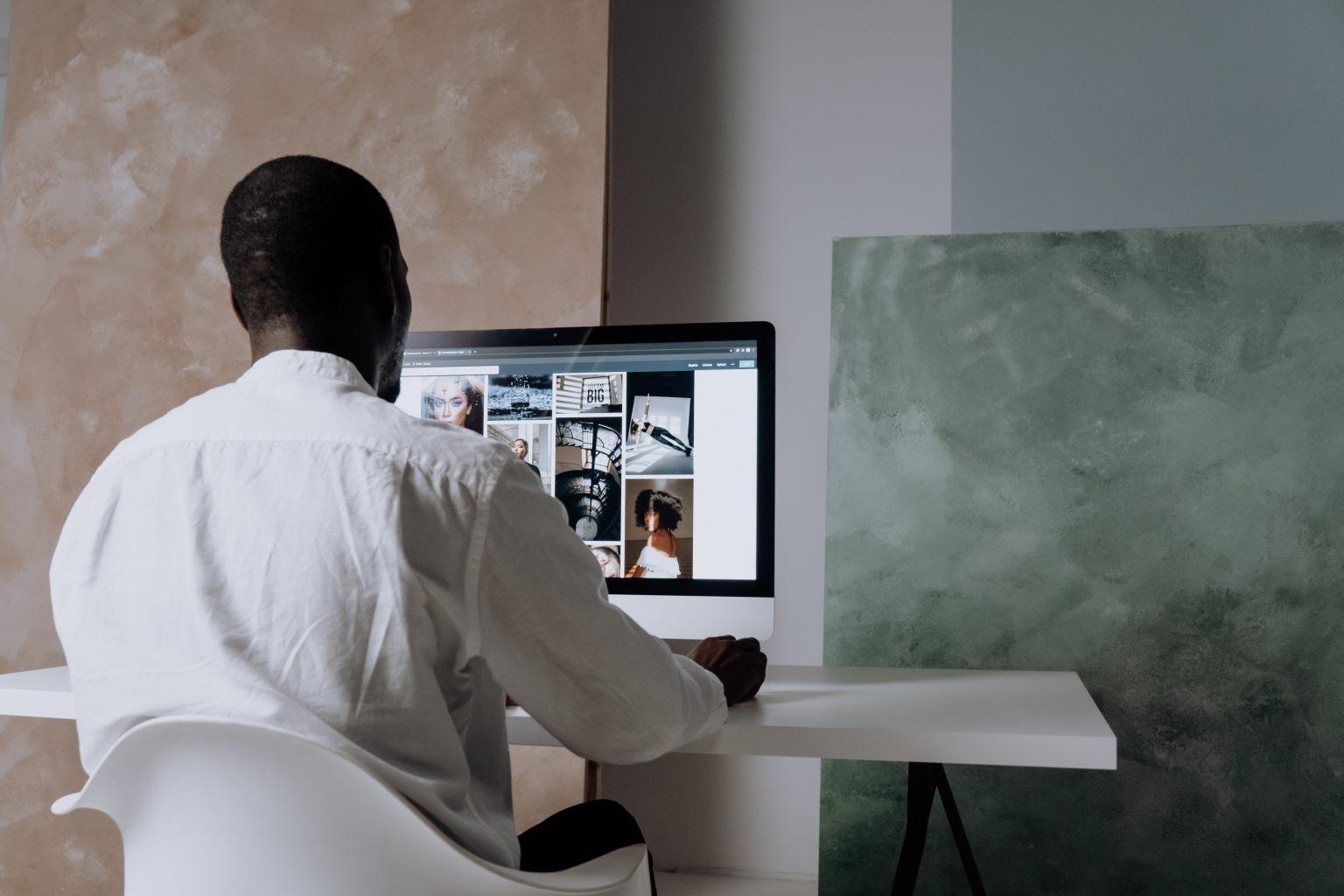 Man using a desktop computer.