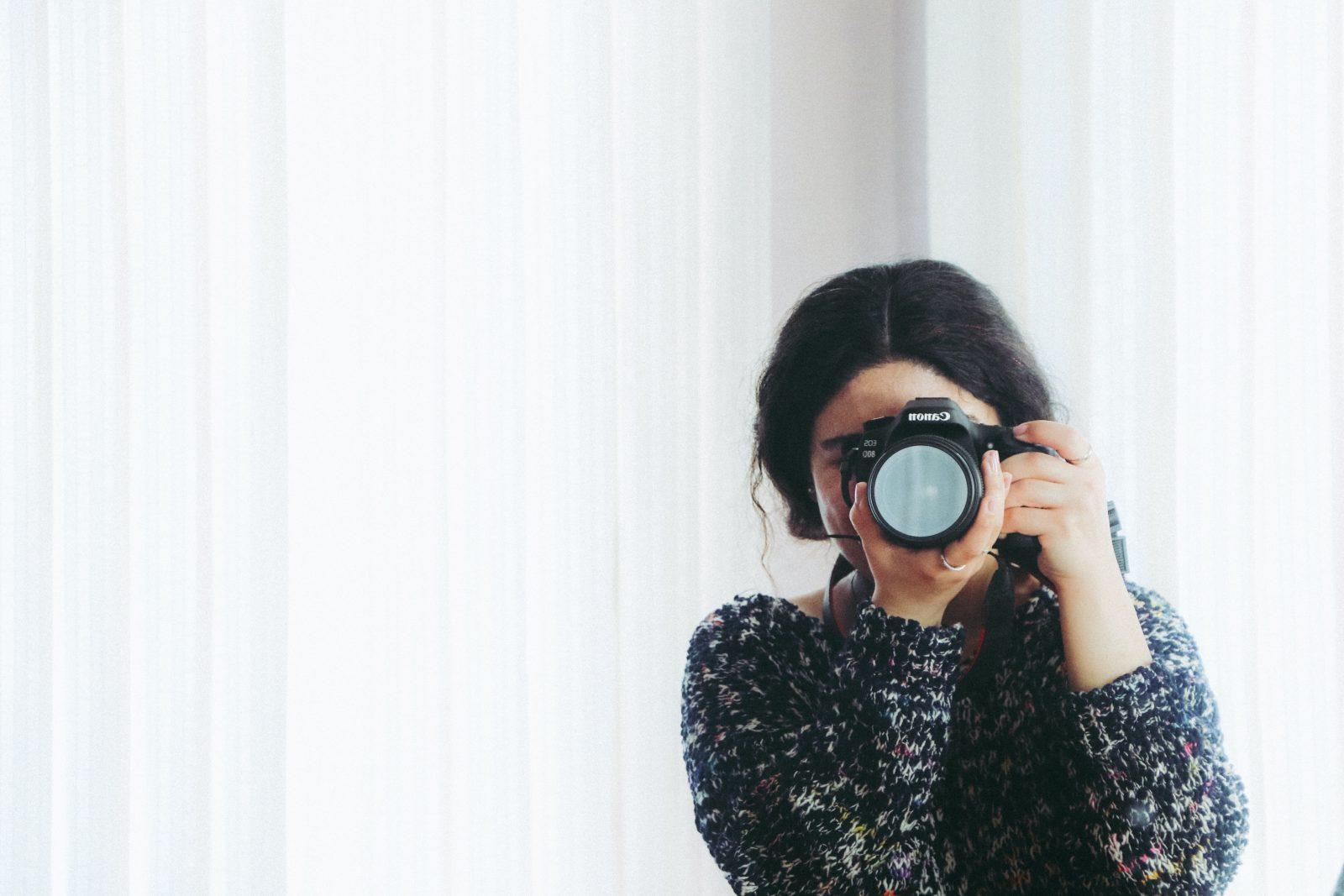 What qualifications do you need to be a professional photographer?