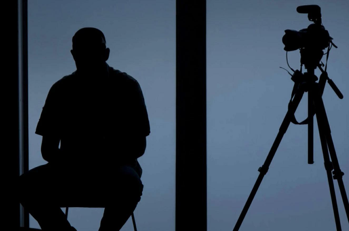 Silhouette of a photojournalist and his camera, taking a break between sessions of the United Nations Framework Conference on Climate Change – UNFCCC – COP20 – in Lima. Photo by Carlos Garcia Granthon