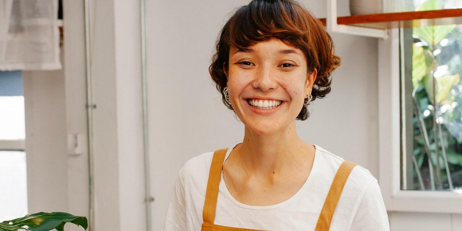 Smiling woman with white t-shirt.